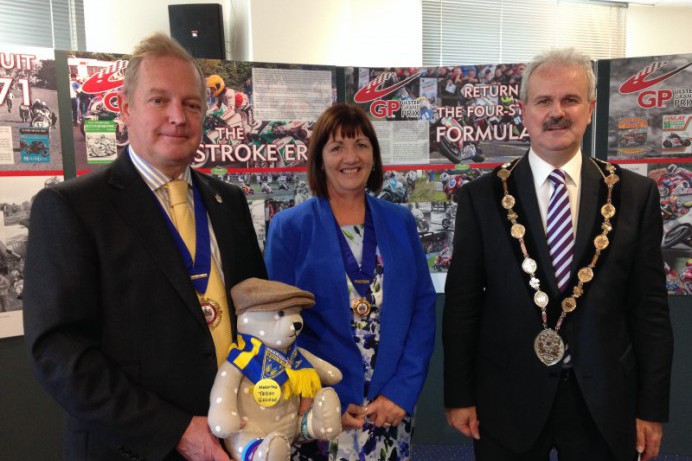 Mayor welcomes Warrington Mayor in support of the Challenge Peace Cup