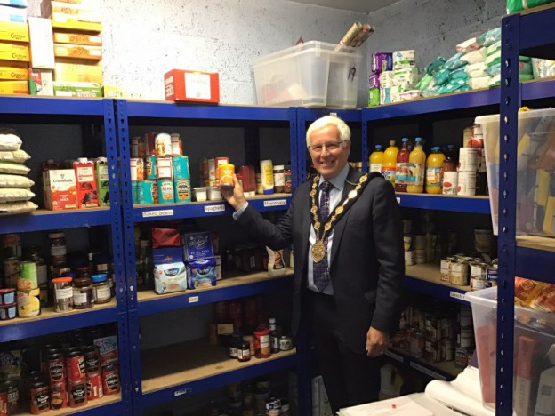 Mayor Visits Local Foodbanks and Community Groups