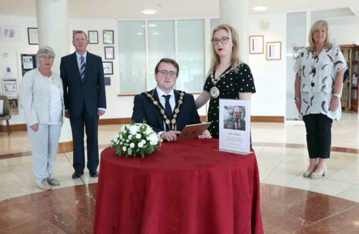 Mayor Opens an Online Book of Condolence in memory of John Hume