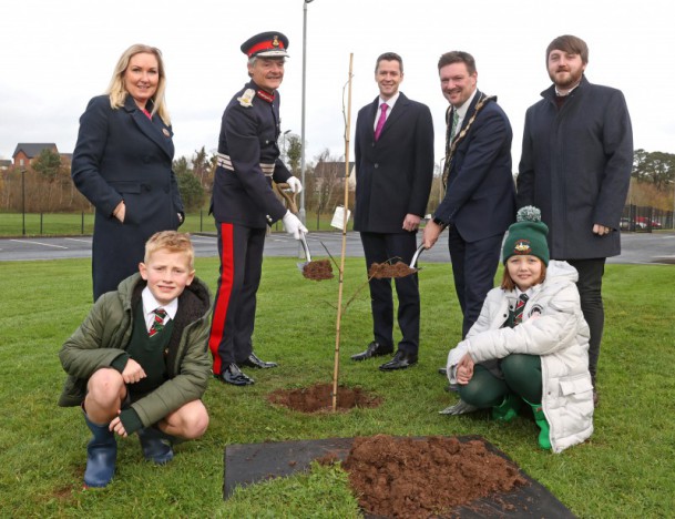 Council gifted prestigious tree from Platinum Jubilee Sculpture 