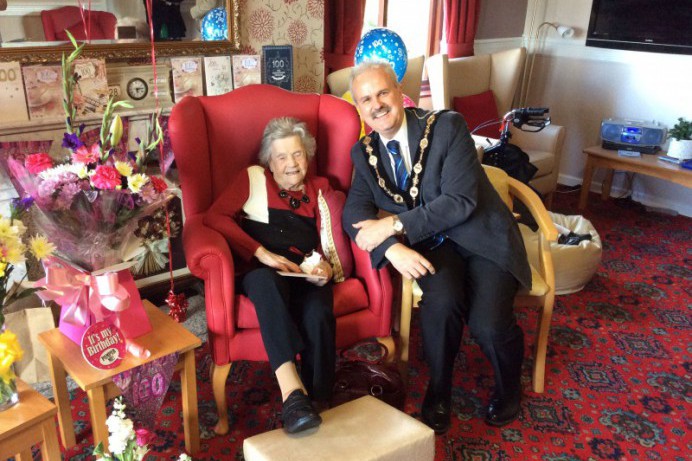 Mayor Beckett wishes Gladys a happy 100th birthday